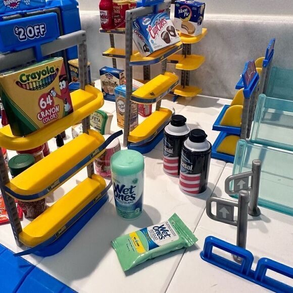 5 Surprise Mini Brands Series 3 Electronic Mini Mart Playset by ZURU - Picture 7 of 11